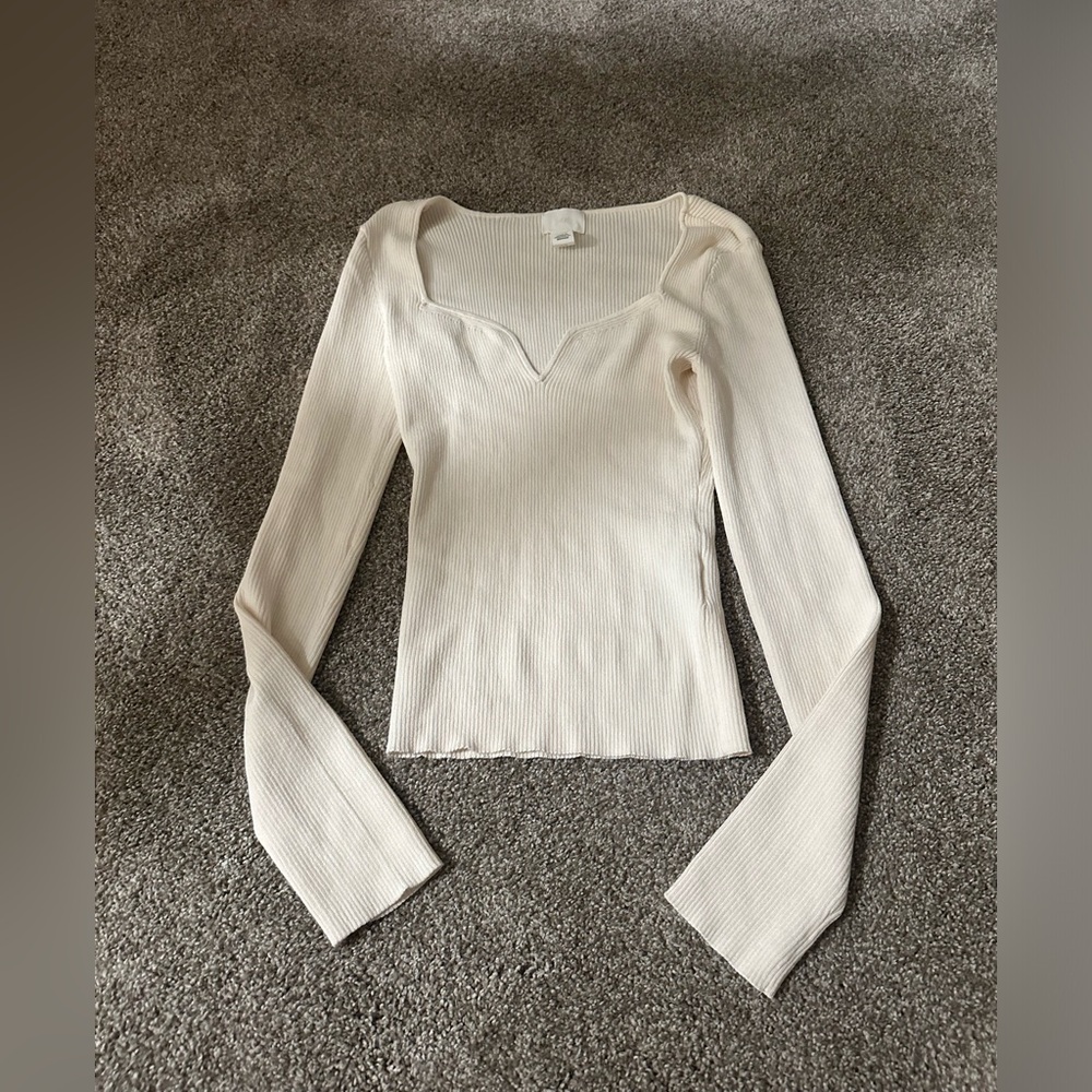 H & M white sweater